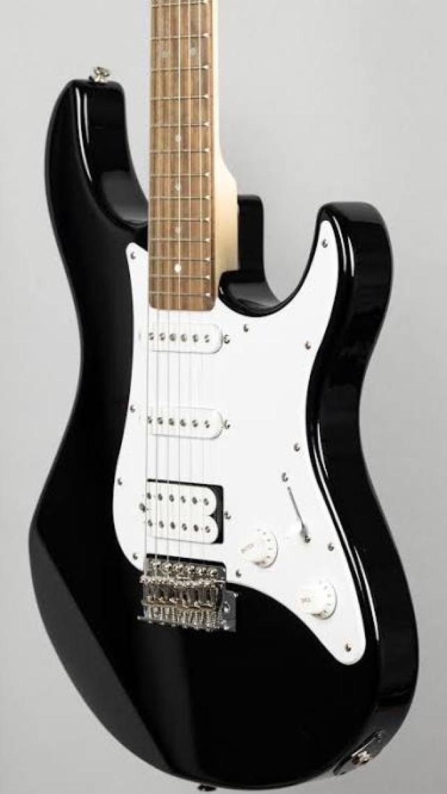 Yamaha Pacifica 012 Elektro Gitar (Black)