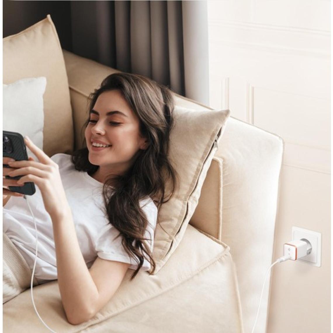 Spigen 30W USB-C Ultra Mini Hızlı Şarj Aleti Samsung PPS / Isı Düşürücü GaN Destekli Akım Korumalı Güç Adaptörü iPhone & Android & iPad & MacBook Type-C White - ACH08449
