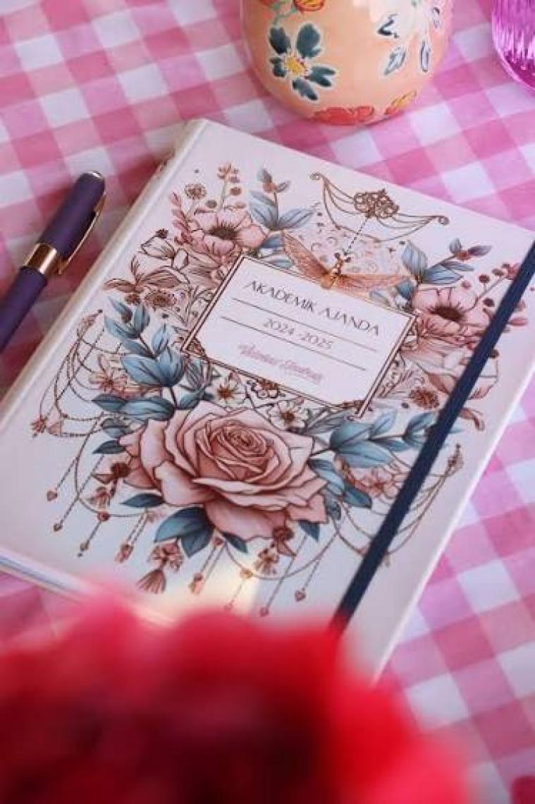 Victoria's Journals Gizli Spiralli Akademik Ajanda 2024-2025 Lastikli 17X23 cm 100 Gram 192 Sayfa 124-1259