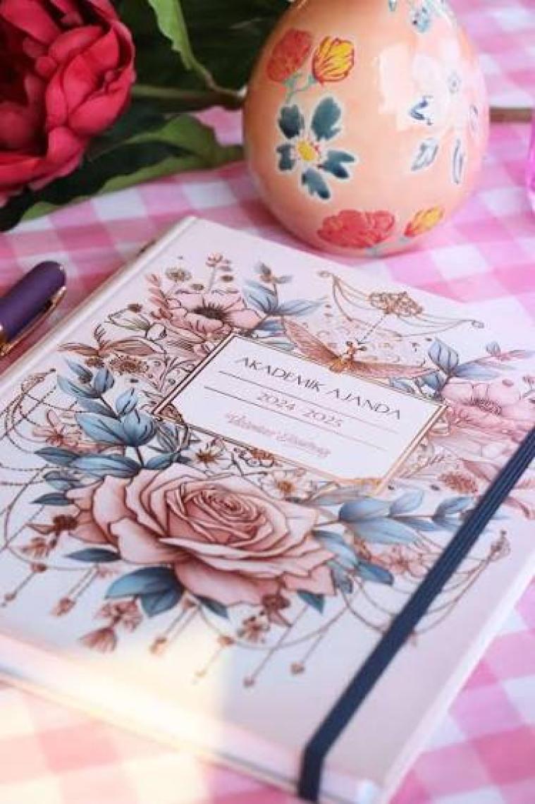 Victoria's Journals Gizli Spiralli Akademik Ajanda 2024-2025 Lastikli 17X23 cm 100 Gram 192 Sayfa 124-1259