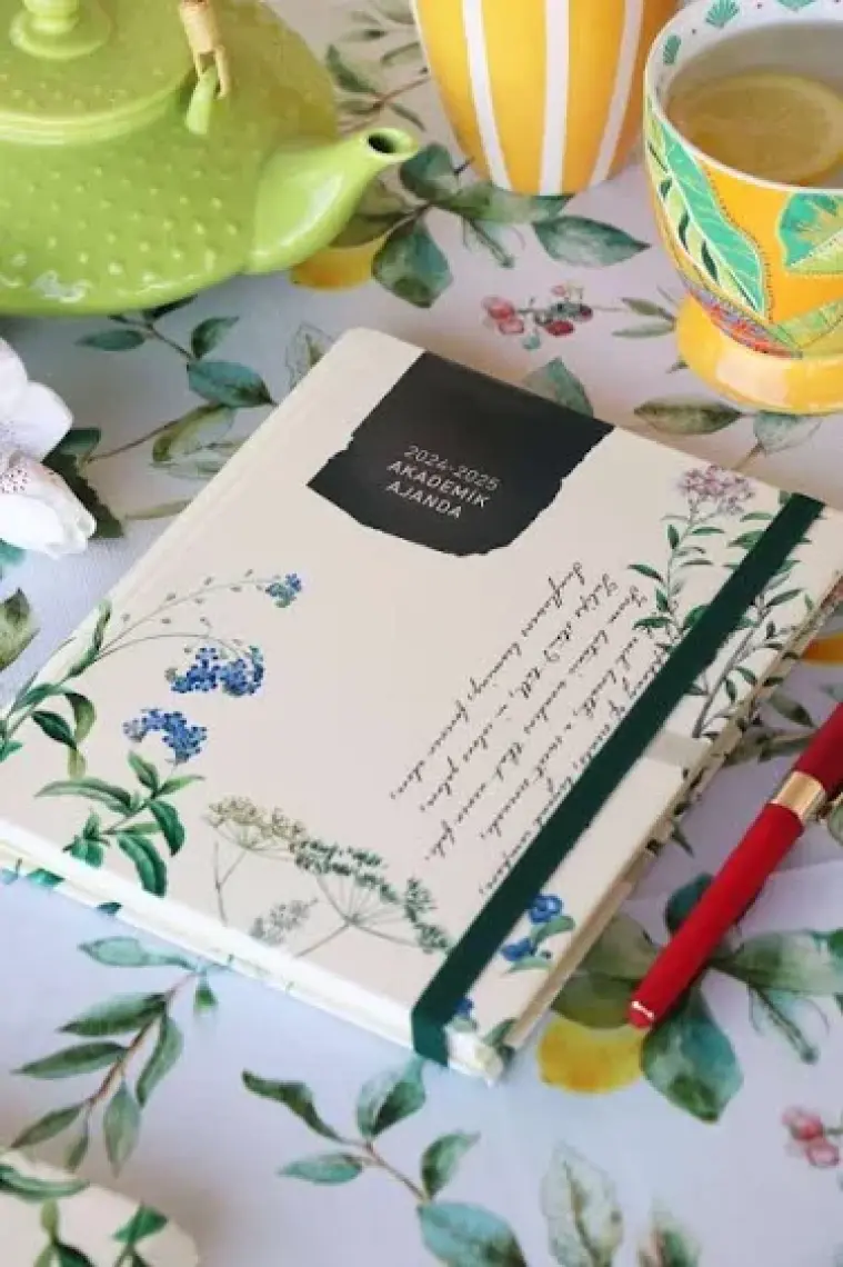 Victoria's Journals Gizli Spiralli Akademik Ajanda 2024-2025 Lastikli 17X23 cm 100 Gram 192 Sayfa 124-1265