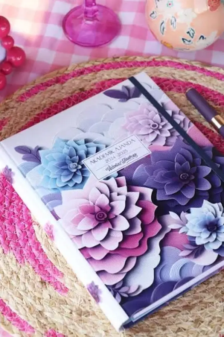 Victoria's Journals Gizli Spiralli Akademik Ajanda 2024-2025 Lastikli 17X23 cm 100 Gram 192 Sayfa 124-1263