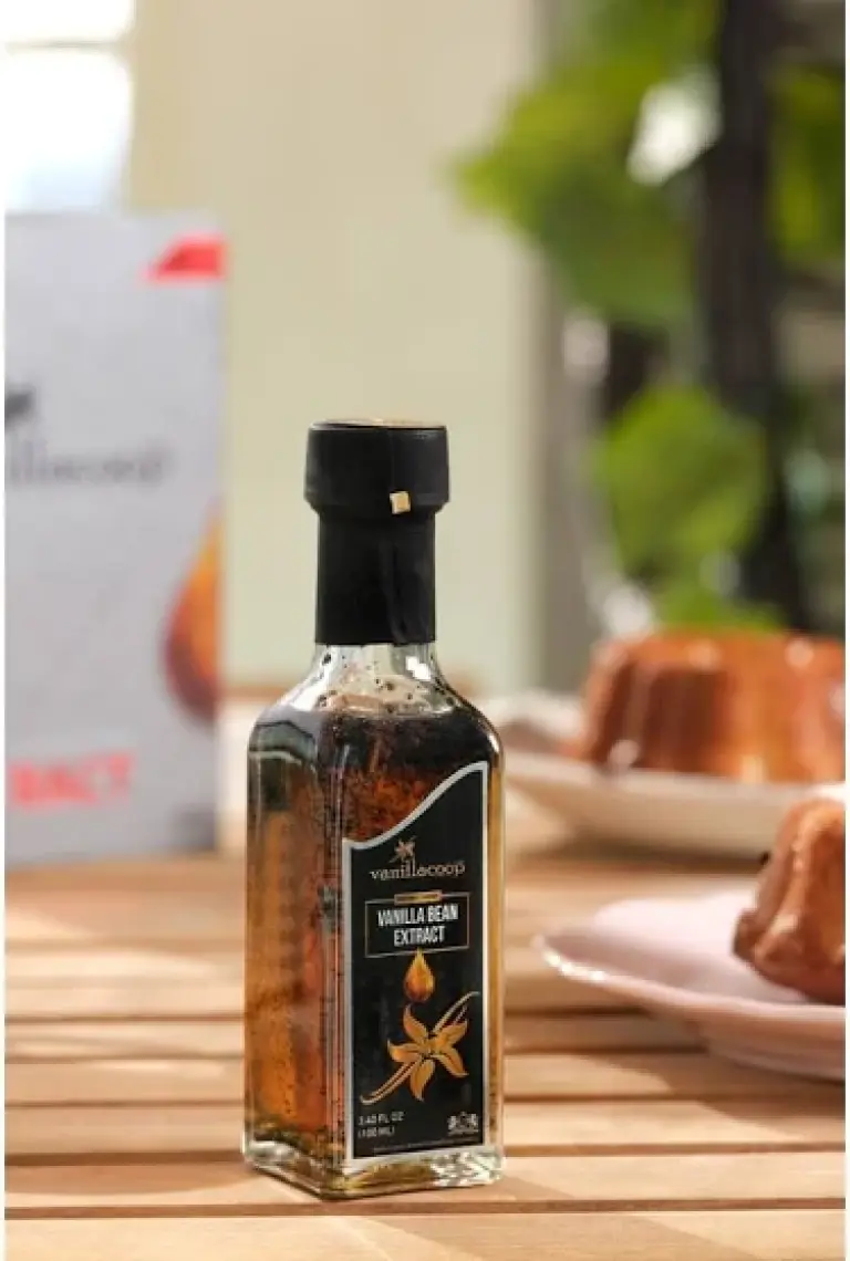 Vanillacoop - Saf Vanilya Özütü - 100 ml (Net: ~130 g) - 2'li Çubuk Vanilya Hediyeli - Vanilya Ekstraktı