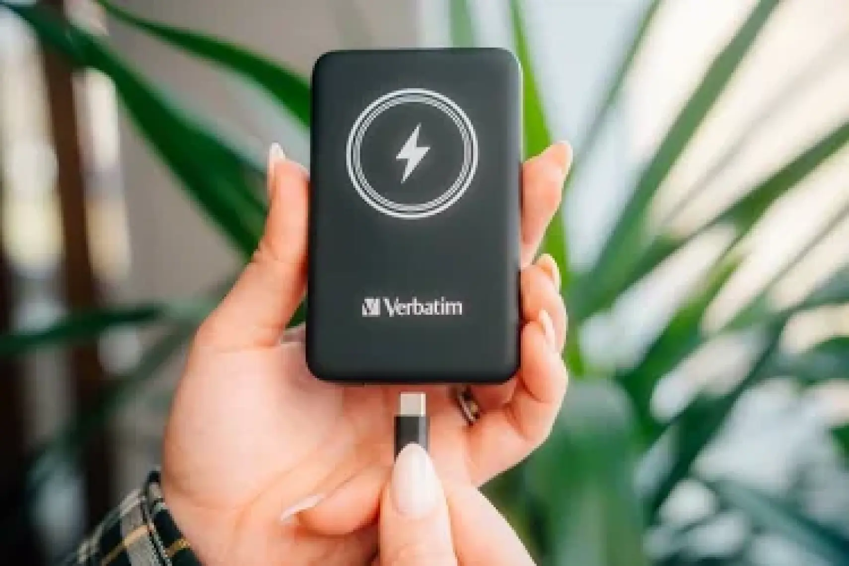Verbatim Magsafe 10000 Mah Manyetik Kablosuz Powerbank Verbatim 10000MAH Manyetik Kablosuz Şarj - Pembe