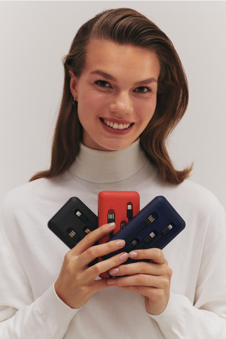 Intouch Prime 10000 mAh Dijital Göstergeli Powerbank Siyah