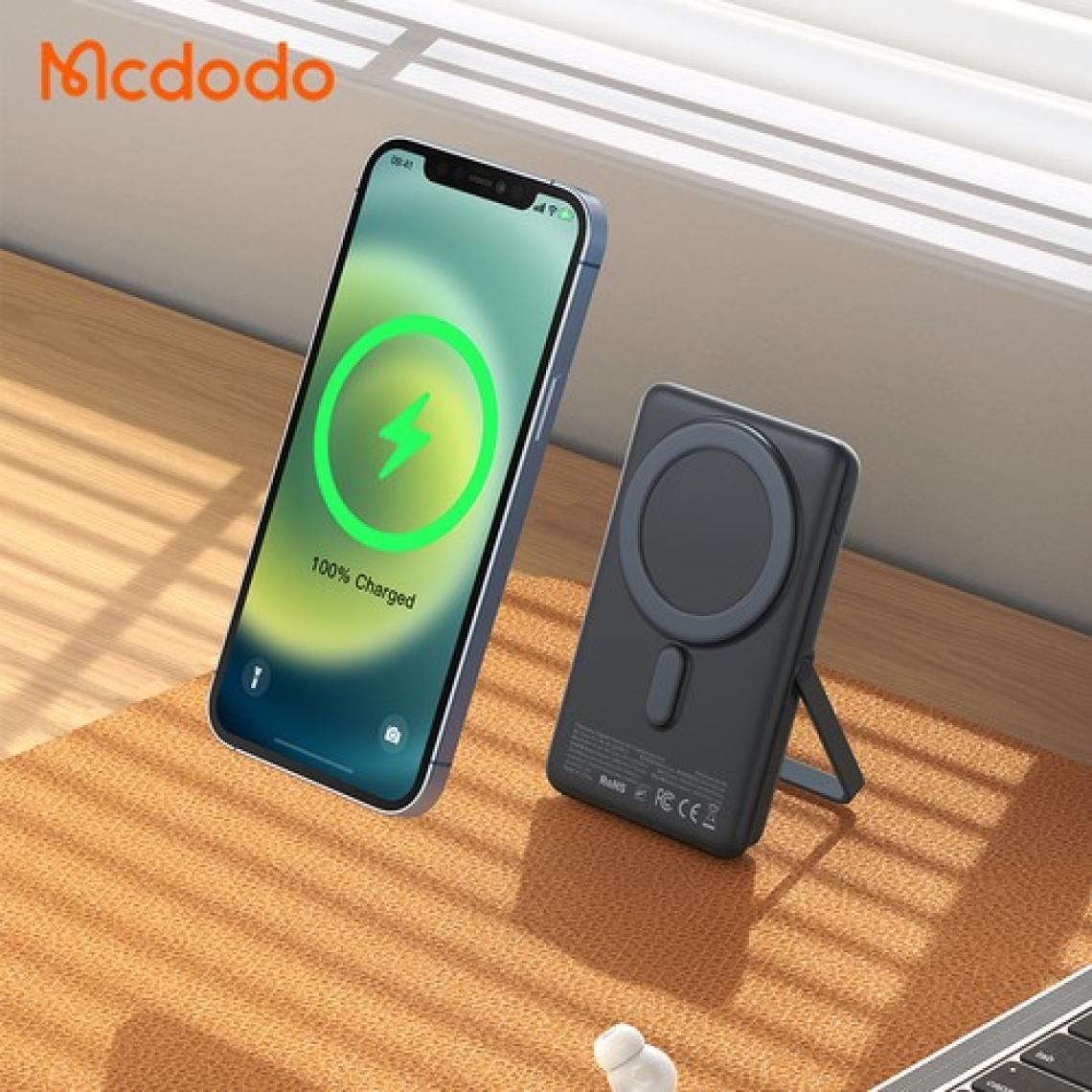 Mcdodo MC-0691 15W Magsafe 10.000mAh Kablosuz Dijital Ekranlı Wireless Şarj Cihazı Powerbank Gri Standlı