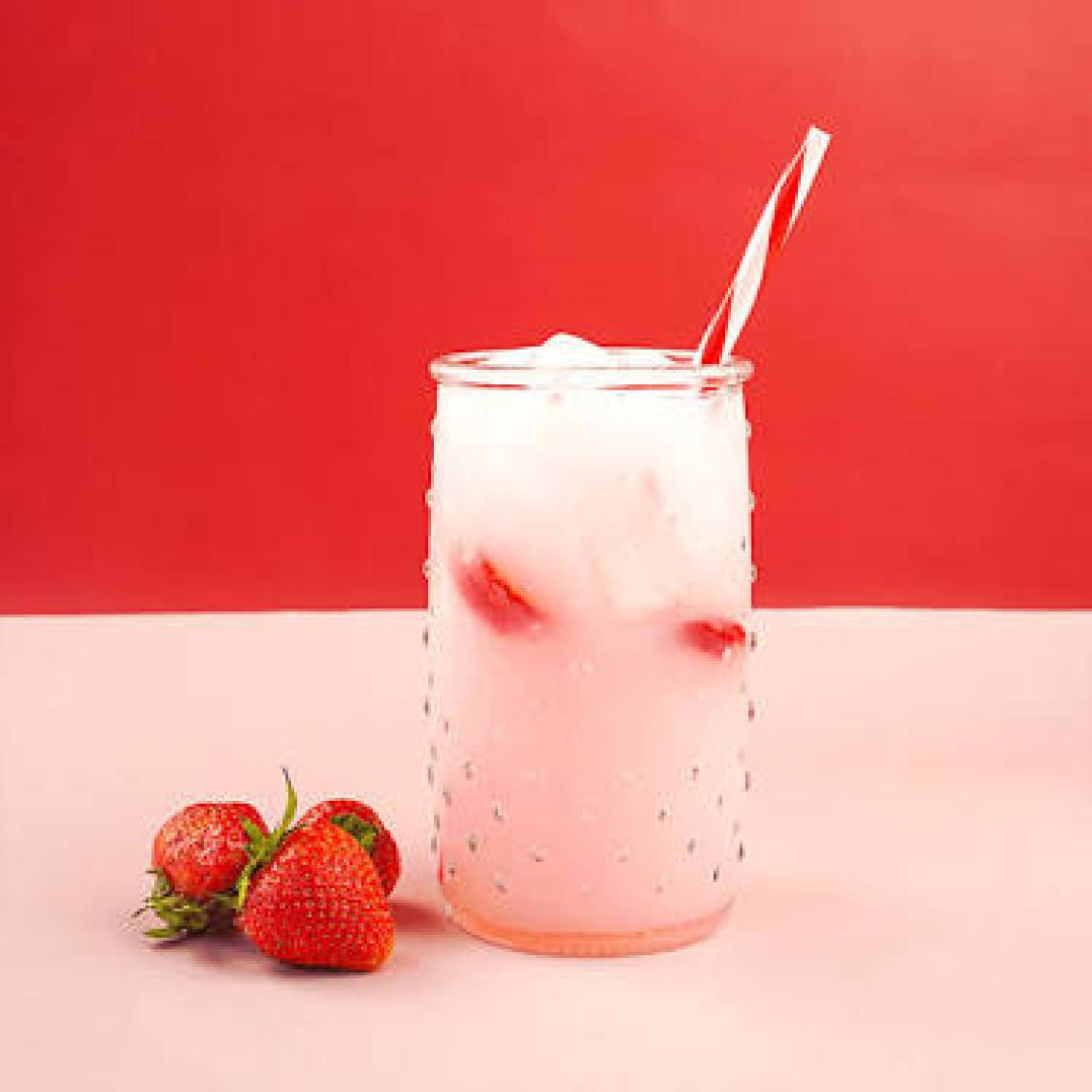 Chupa Chups Sparkling Strawberry Cream Flavour 345 ml
