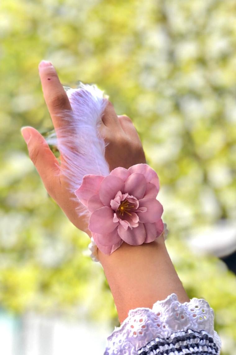 Hepsi Bayi Bride To Be Nedime Gelin Bilekliği Tüy ve Inci Boncuk Detaylı Pembe Renkli Bekarlığa Veda Partisi Bilekliği 10 Adet (4767)