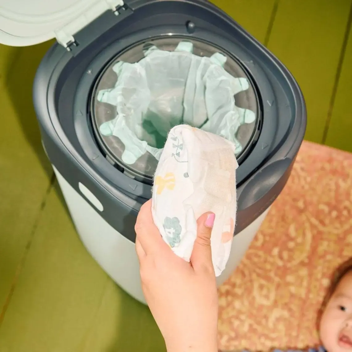 Tommee Tippee Twist&click Bebek Bezi Çöp Kovası Sistemi + 6'lı Kartuş Çöp Poşeti