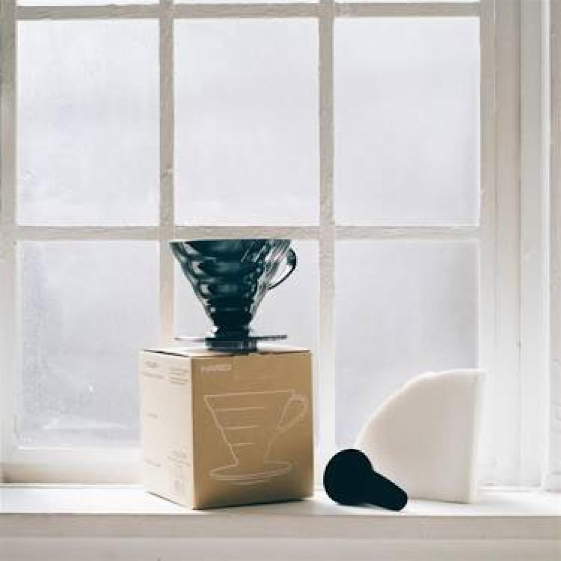 Hario V60 02 Siyah Şeffaf Plastik Dripper ve 40’lı Filtre Kağıdı Seti
