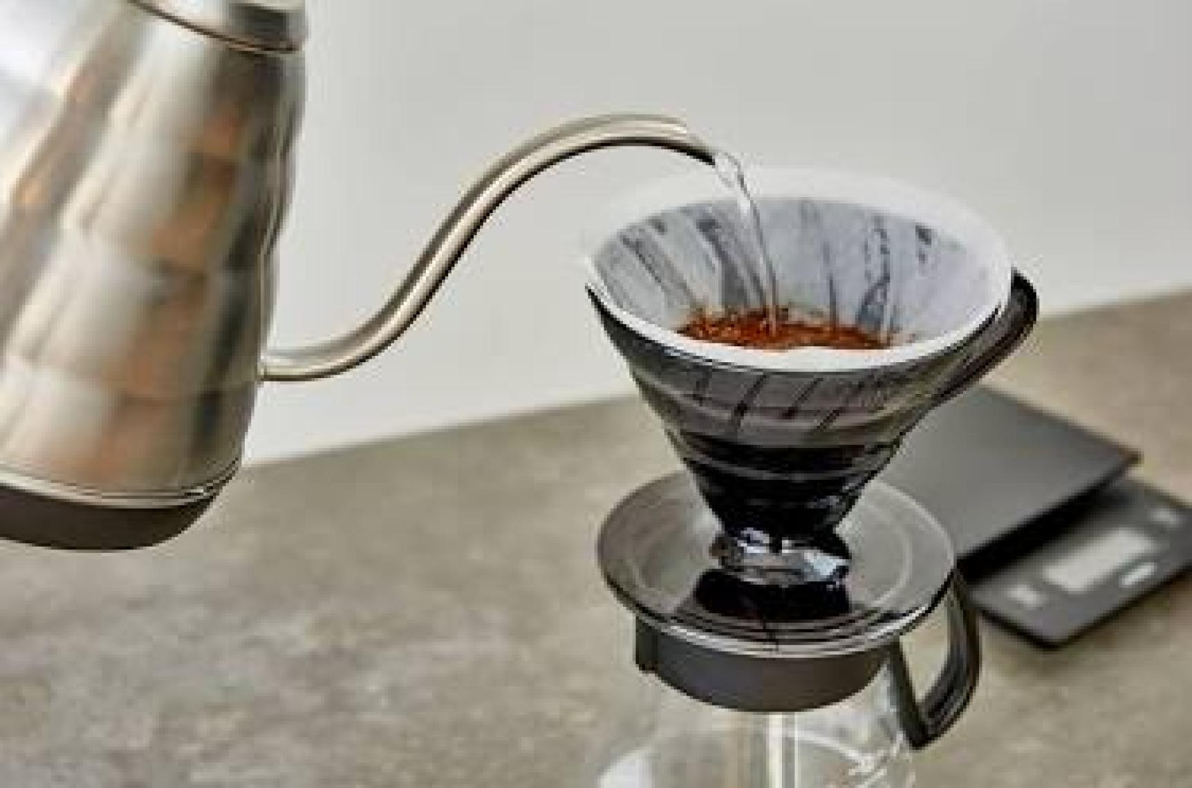 Hario V60 02 Siyah Şeffaf Plastik Dripper ve 40’lı Filtre Kağıdı Seti