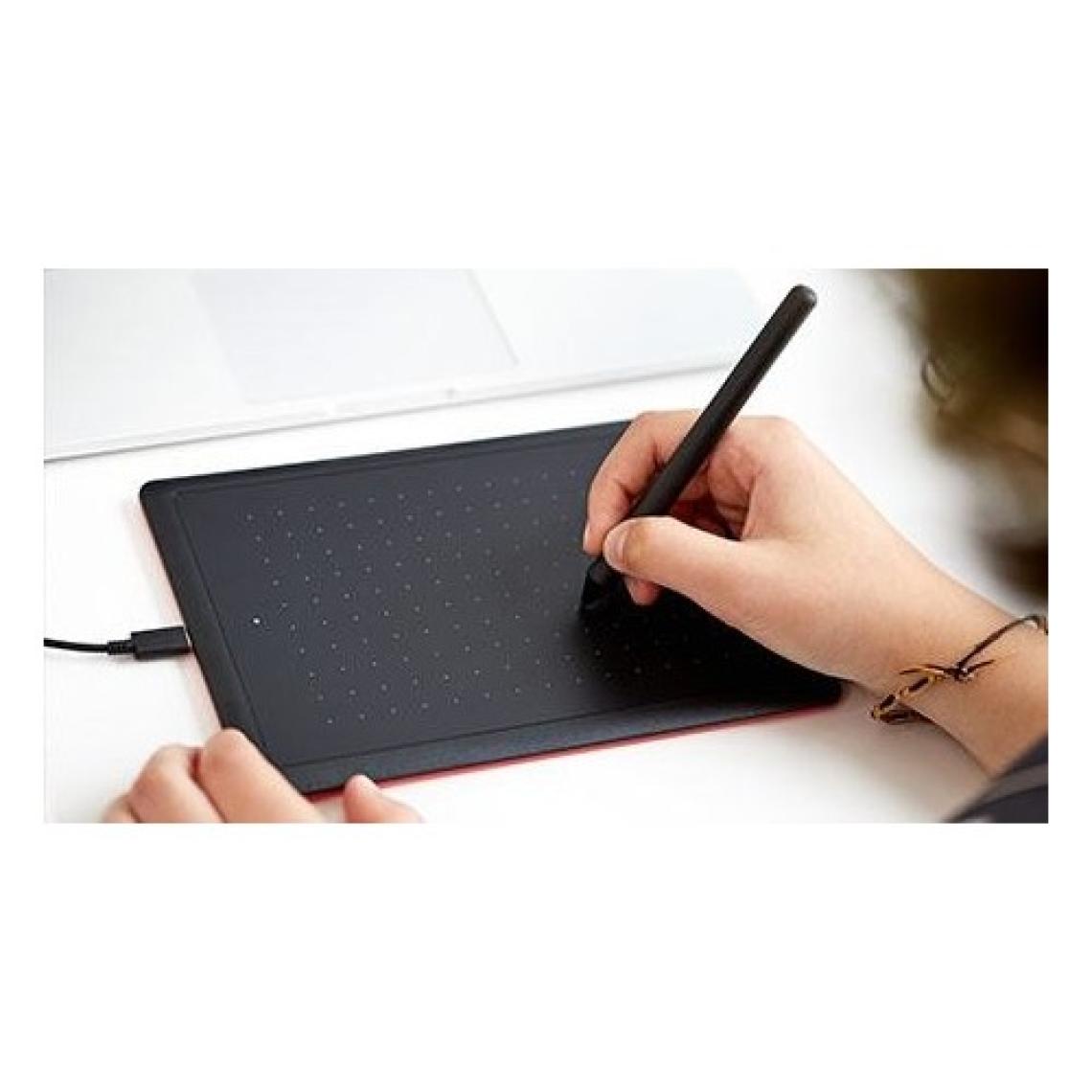 One By Wacom Small 8.3 x 5.7inç Yüksek Hassasiyetli Grafik Tablet (CTL-472)