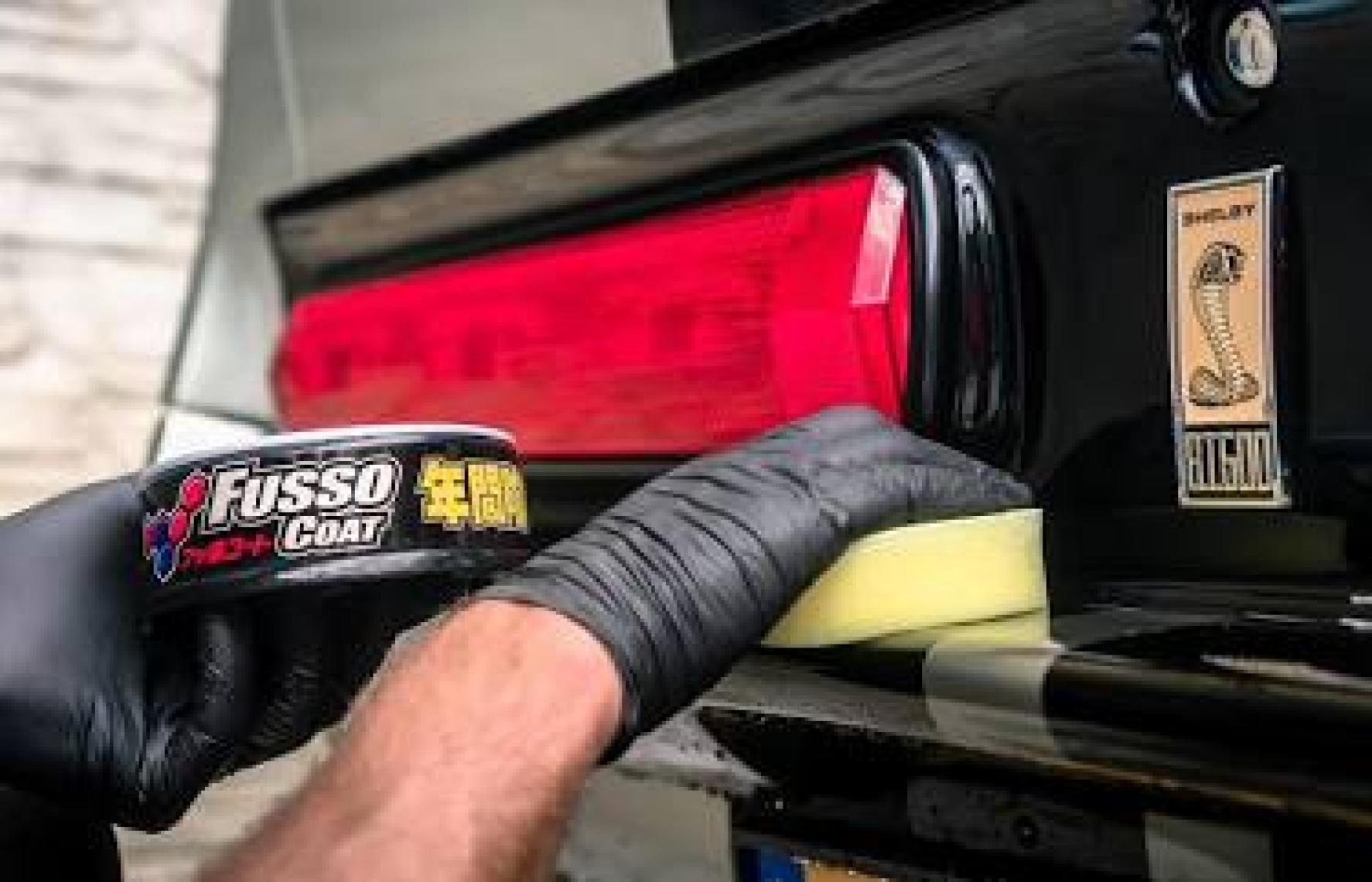 SOFT99 Fusso Coat 12 Aylık Wax Koyu Renk Avrupa Versiyon 200 gr