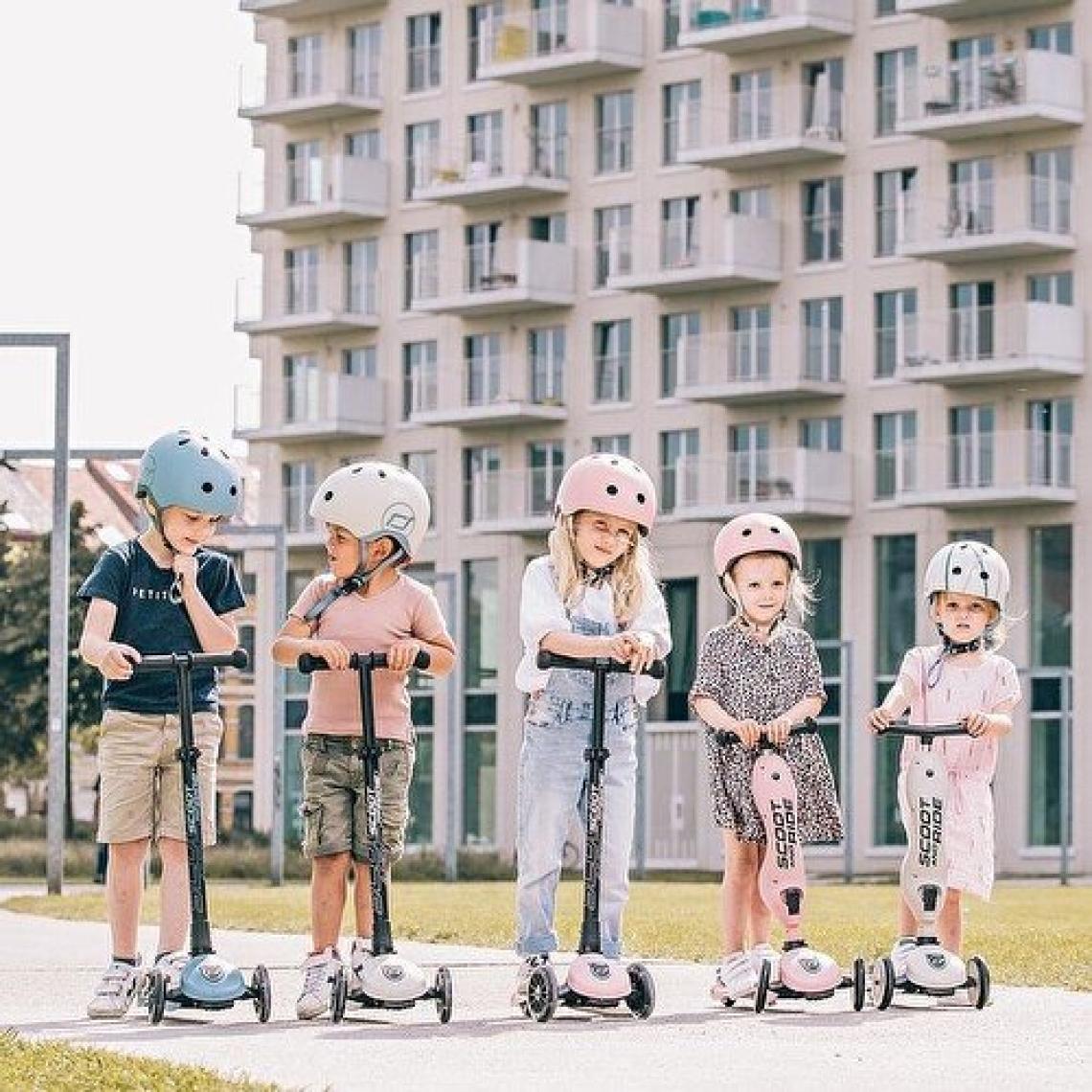 Scoot And Ride Highwaykick 3 Tekerlekli Petrol Mavisi LED Işıklı Çocuk Scooter
