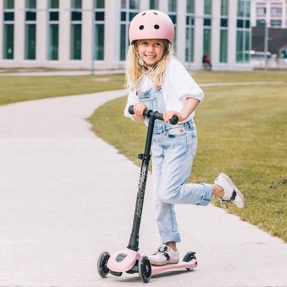 Scoot And Ride Highwaykick 3 Tekerlekli Pembe LED Işıklı Çocuk Scooter