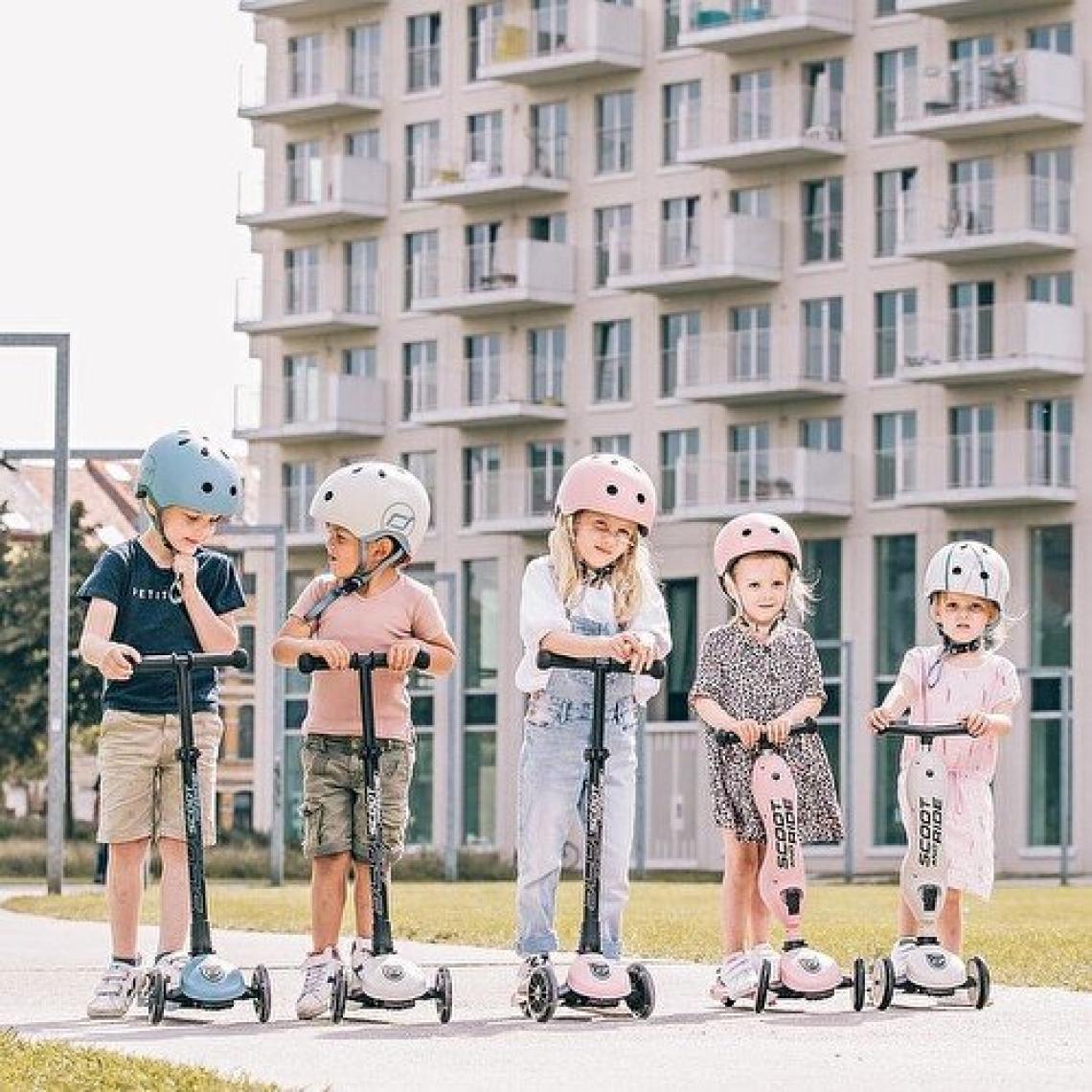 Scoot And Ride Highwaykick 3 Tekerlekli Pembe LED Işıklı Çocuk Scooter