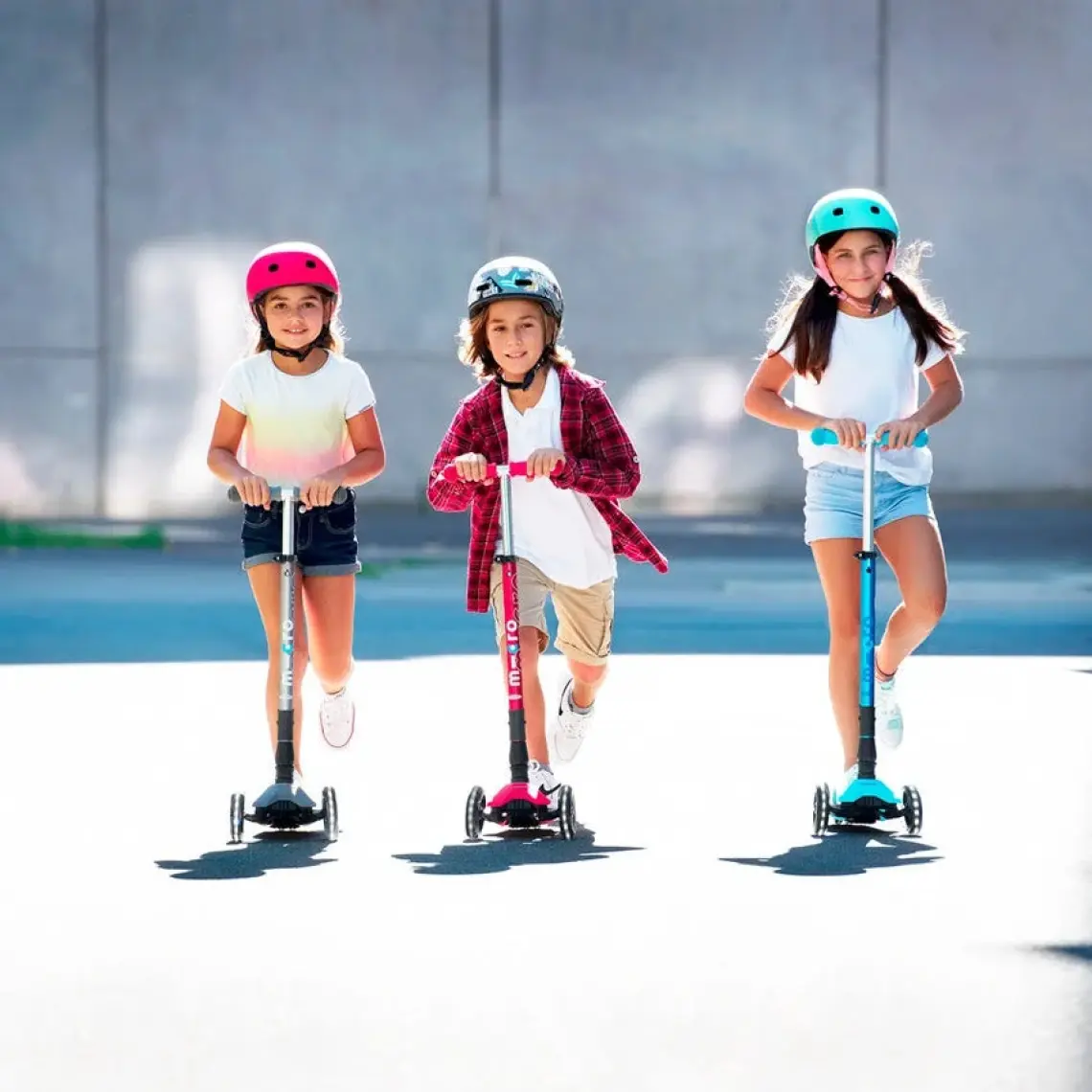 Micro Scooter Maxi Micro Deluxe Foldable Navy LED