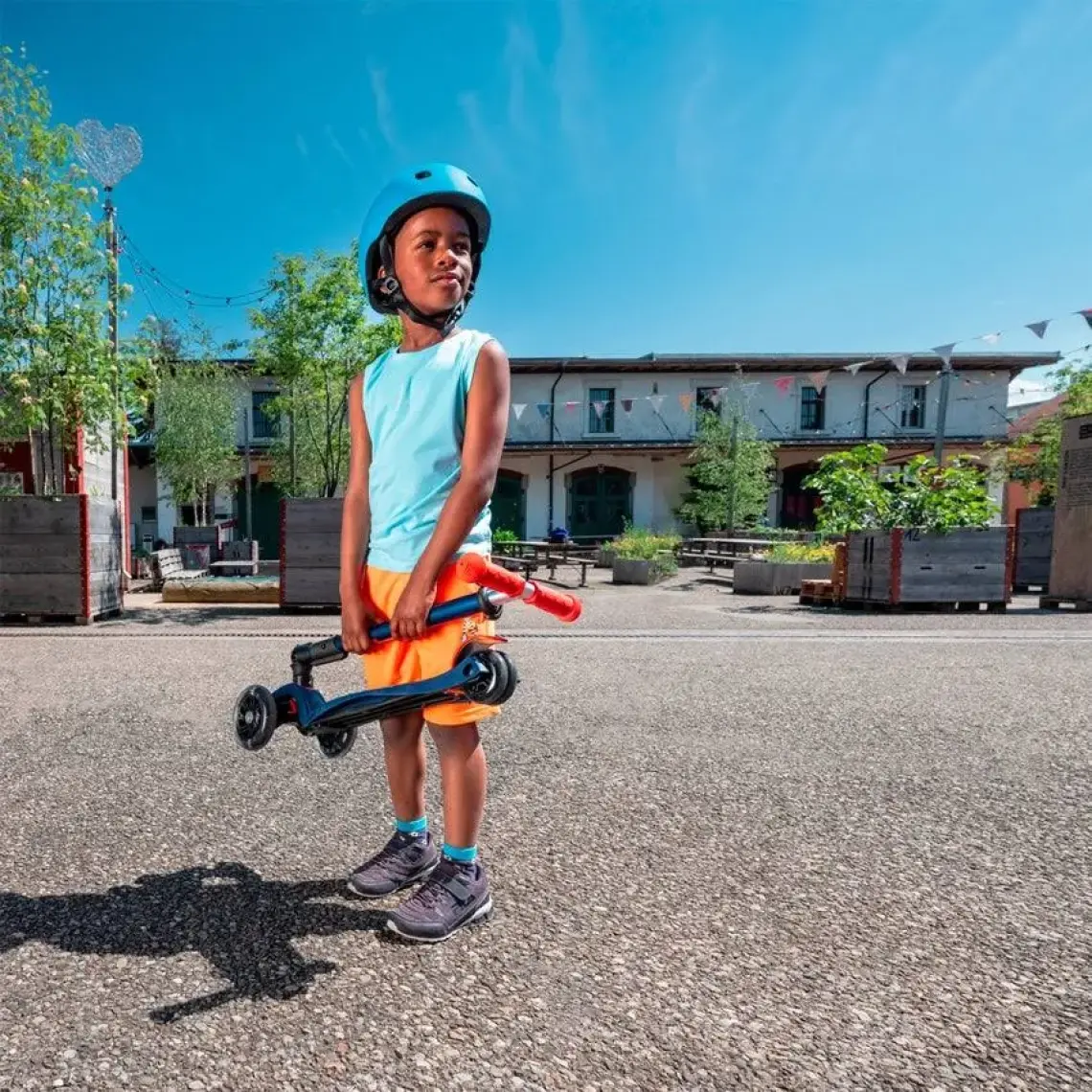 Micro Scooter Maxi Micro Deluxe Foldable Navy LED