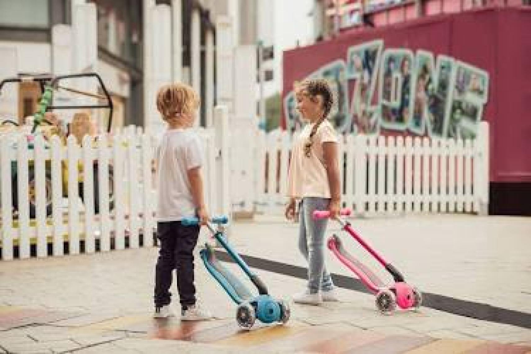 Globber Prımo Katlanabilir Fantasy Lıghts - Çocuklar Için 3 Tekerlekli Scooter-Pembe