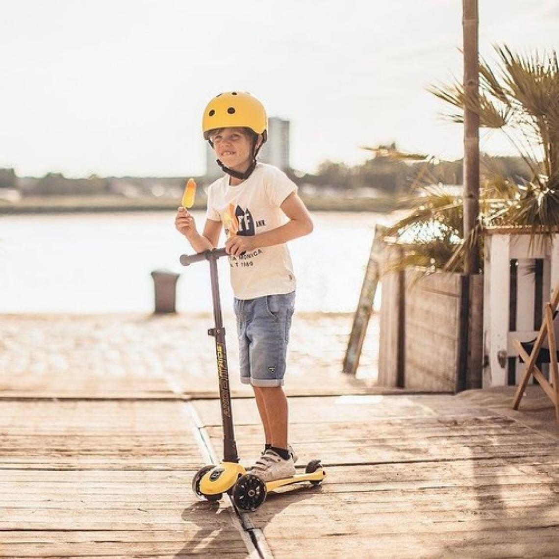 Scoot And Ride Highwaykick 3 Tekerlekli Sarı LED Işıklı Çocuk Scooter