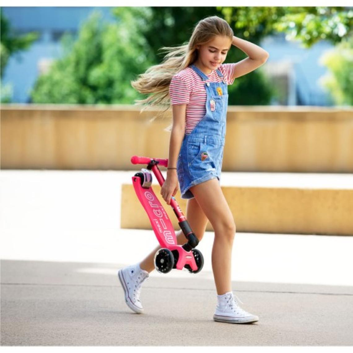 Maxi Micro Deluxe Foldable Purple (Led) Çocuk Mor Scooter MCR.MMD100