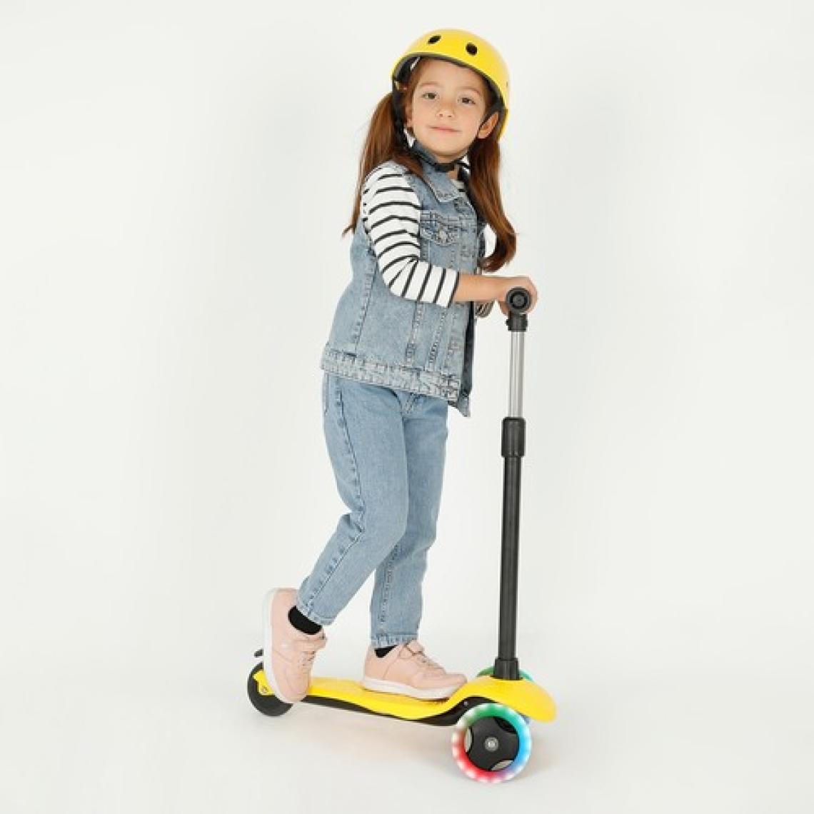 Cool Wheels Star Sarı 3 Tekerlekli Işıklı Çocuk Scooter