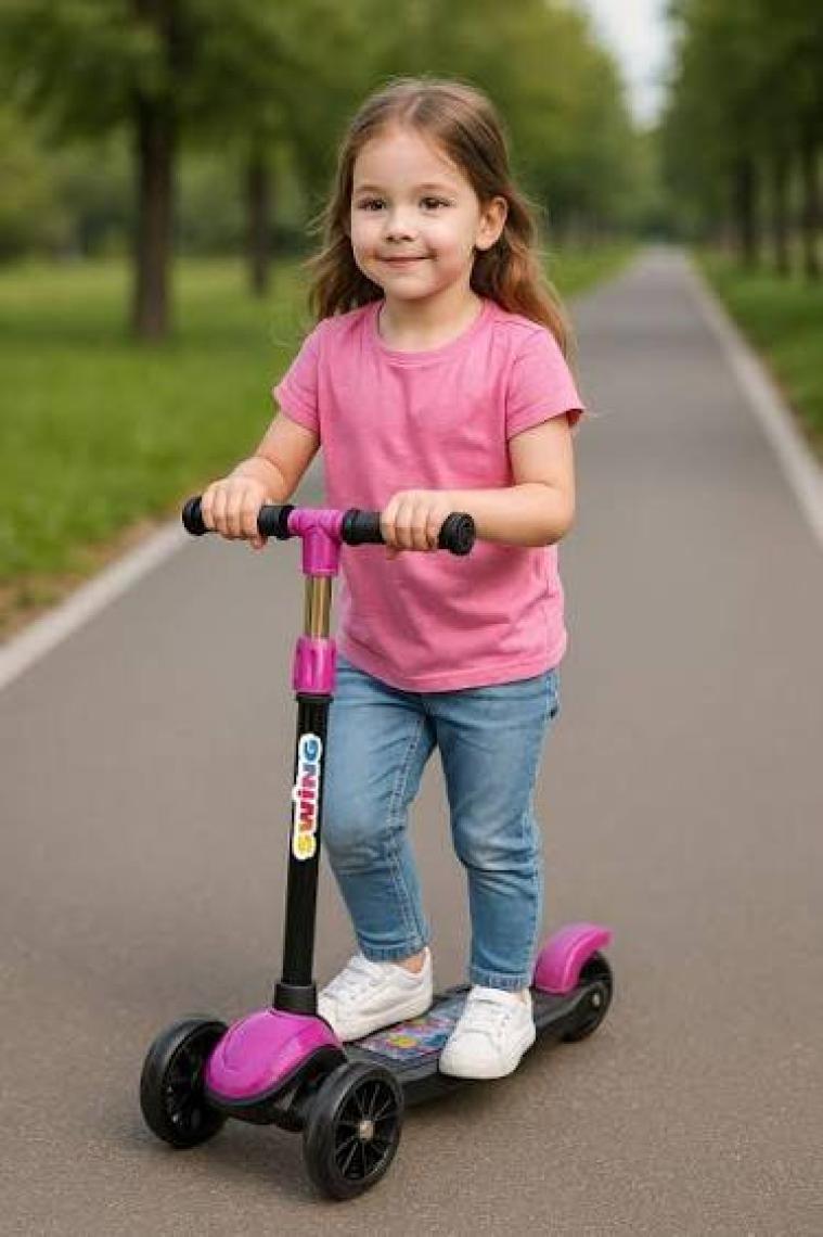 Hak-İş Oyuncak Swing Işıklı 3 Tekerlekli Scooter Pembe