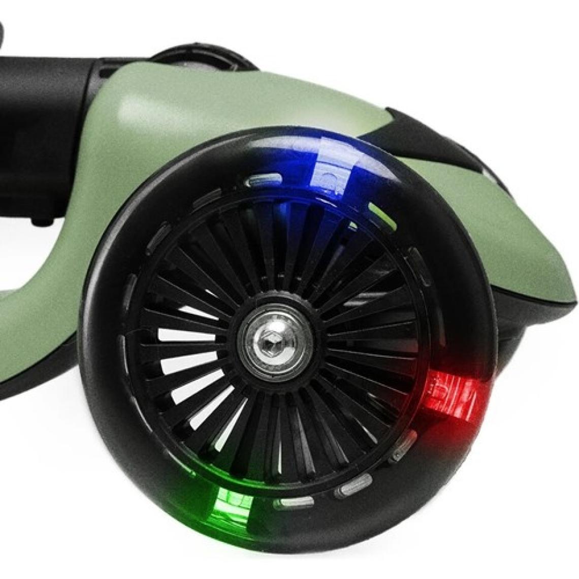 Baby Toys Funride Oturmalı, Tekerlekleri Işıklı Scooter Mint Yeşili