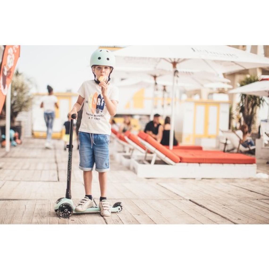 Scoot And Ride Highwaykick 3 Tekerlekli Yeşil LED Işıklı Çocuk Scooter
