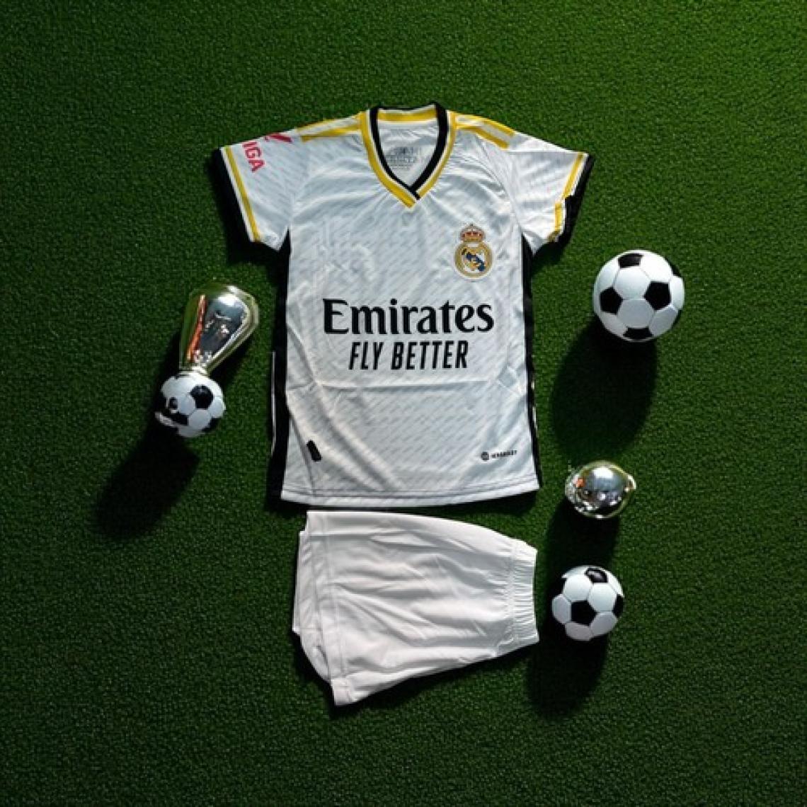Bite Nose Özel Tasarım Isme Özel Yazdırma Real Madrid Yeni Sezon 2022/23 Beyaz Şortlu Tişört Forma