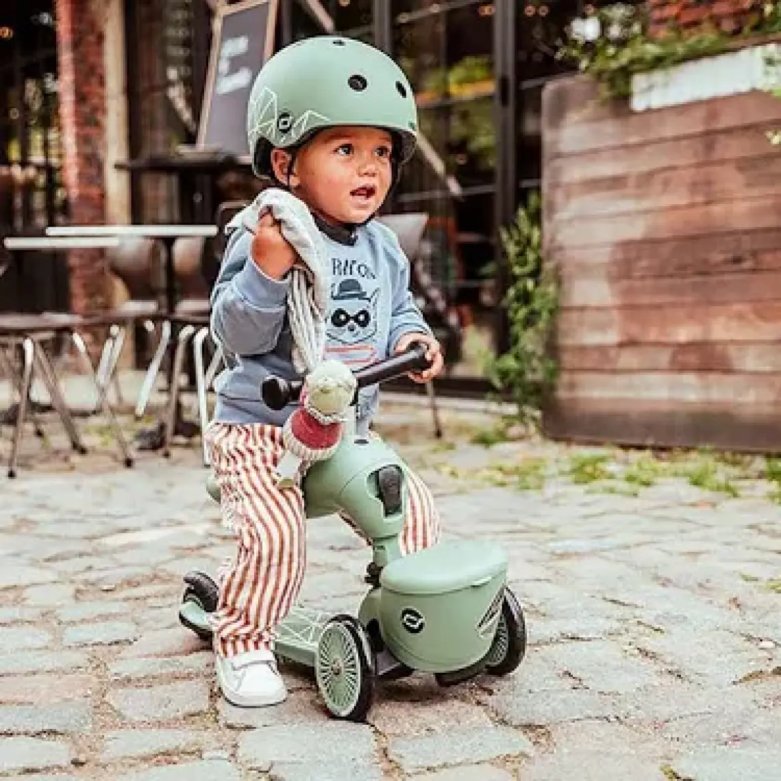 Scoot And Ride Highwaykick 1 Lifestyle Scooter - Green Lines 210621-96604