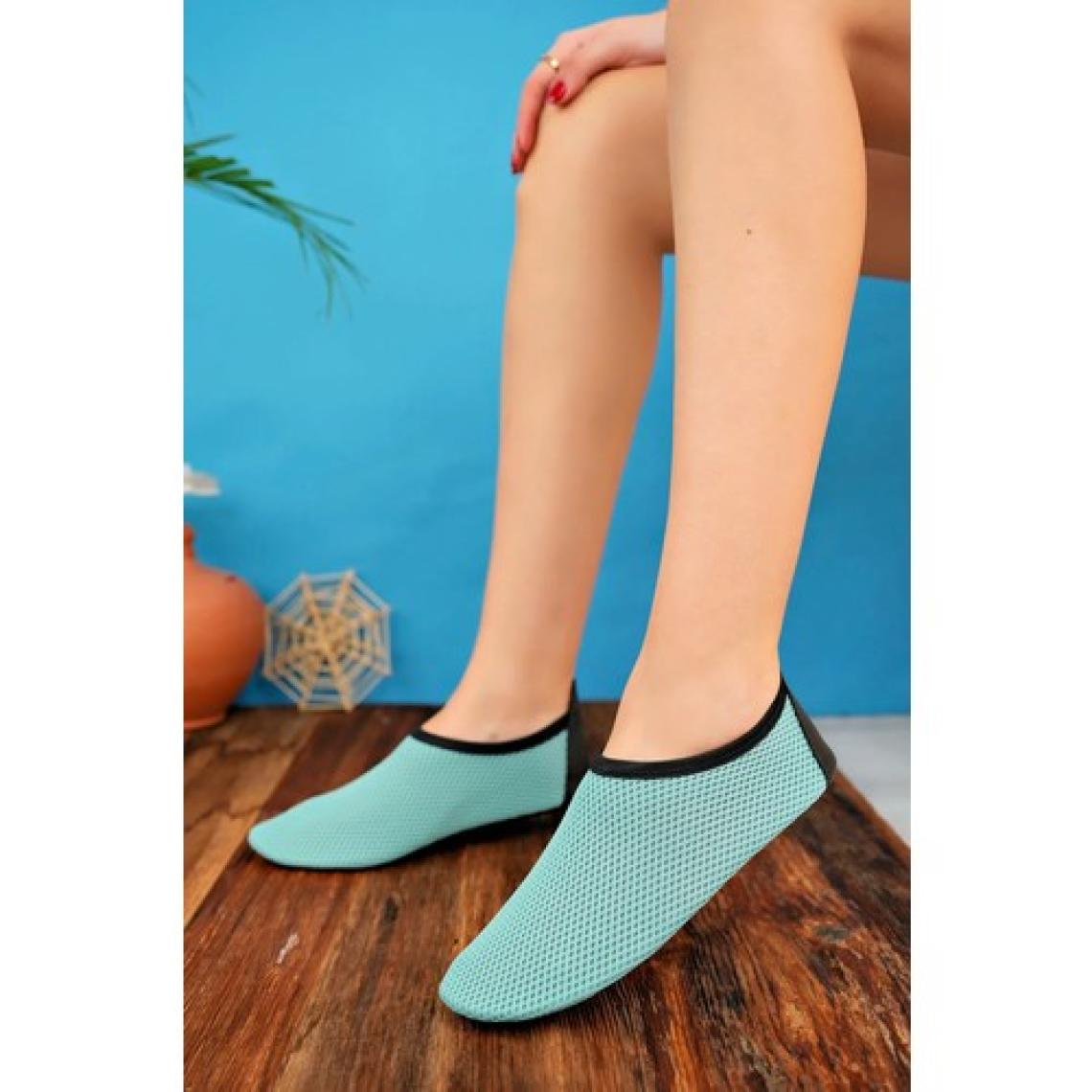 Diggo Turkuaz Alt Tabanı Kalın Taşlık Alanlara Dayanıklı Kaymaz Taban Deniz Plaj ve Yürüyüş Ayakkabısı