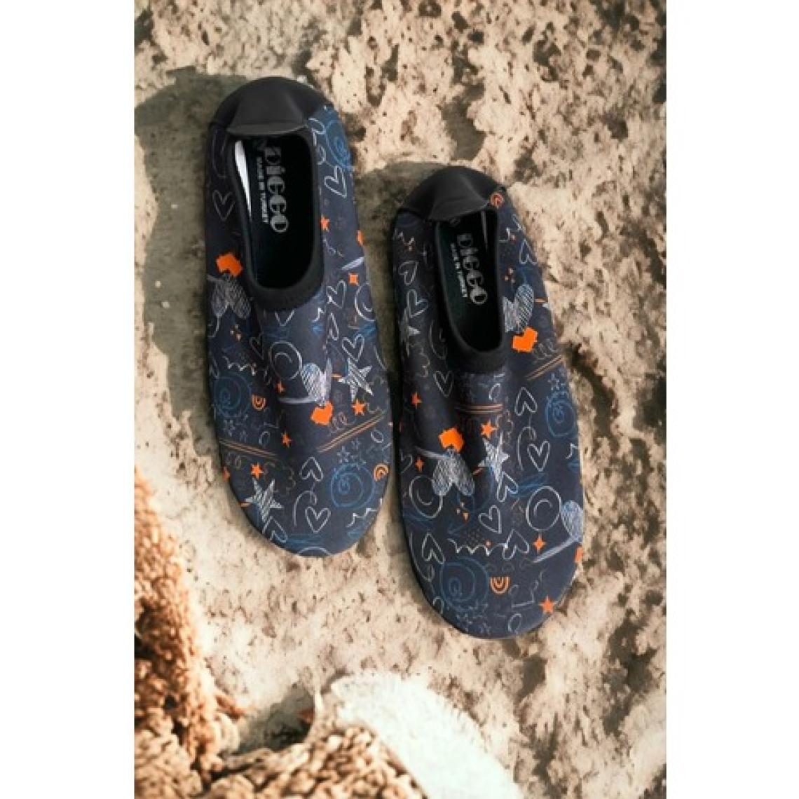 Diggo Unisex Çocuk Kaymaz Taban Deniz Havuz ve Plaj Ayakkabısı Kalın Taban Kreşe Uygundur