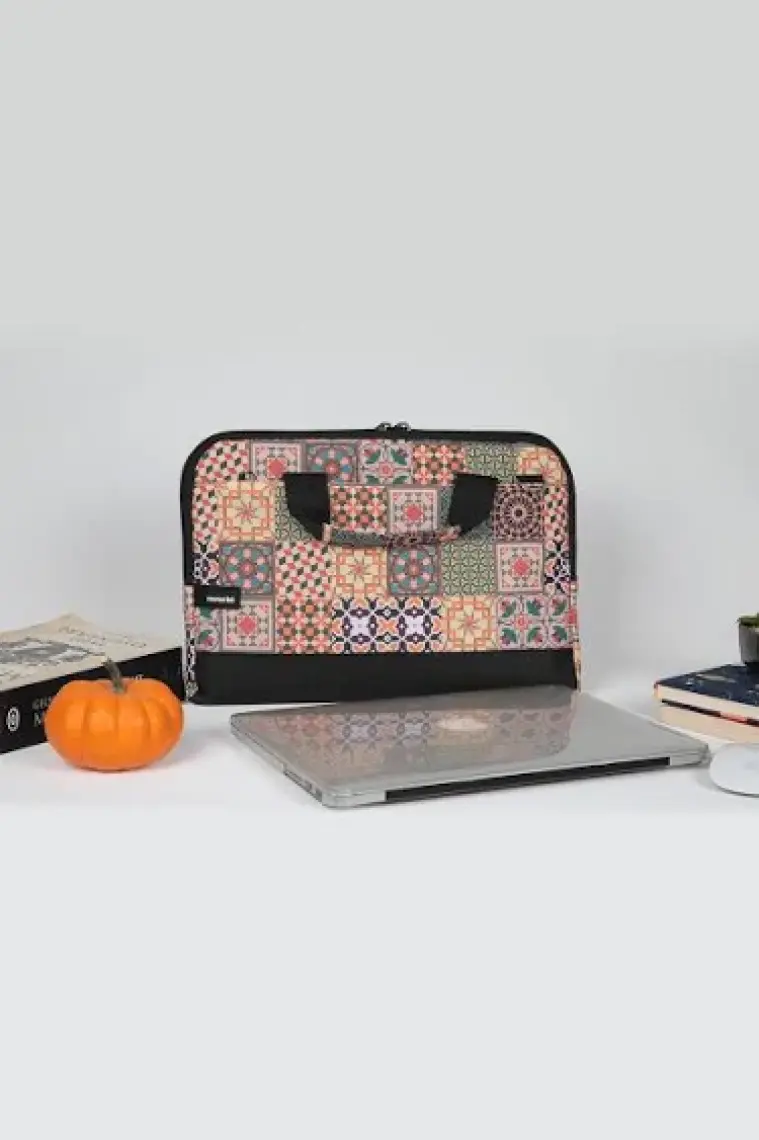 Moserini 13'' - 13.3'' Taban Korumalı, Omuz Askılı Desenli Macbook Air-Pro Laptop Çantası - Antares