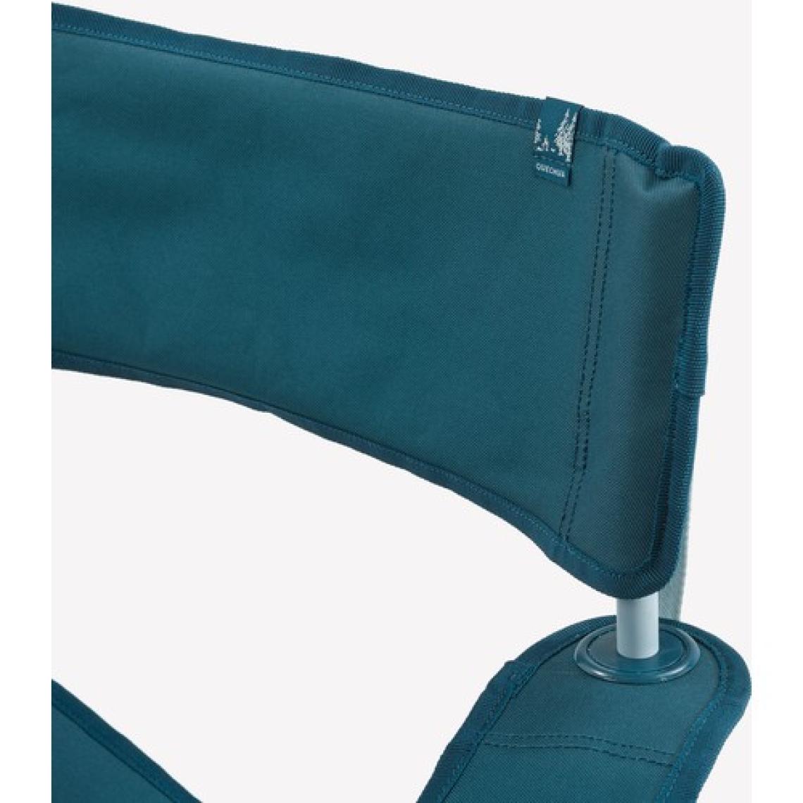 Quechua Katlanır Kamp Sandalyesi - Çelik ve Polyester Malzemeden Üretilmiş, Taşınabilir, Kolçaklı ve Bardaklıklı, Dayanıklı Tasarım