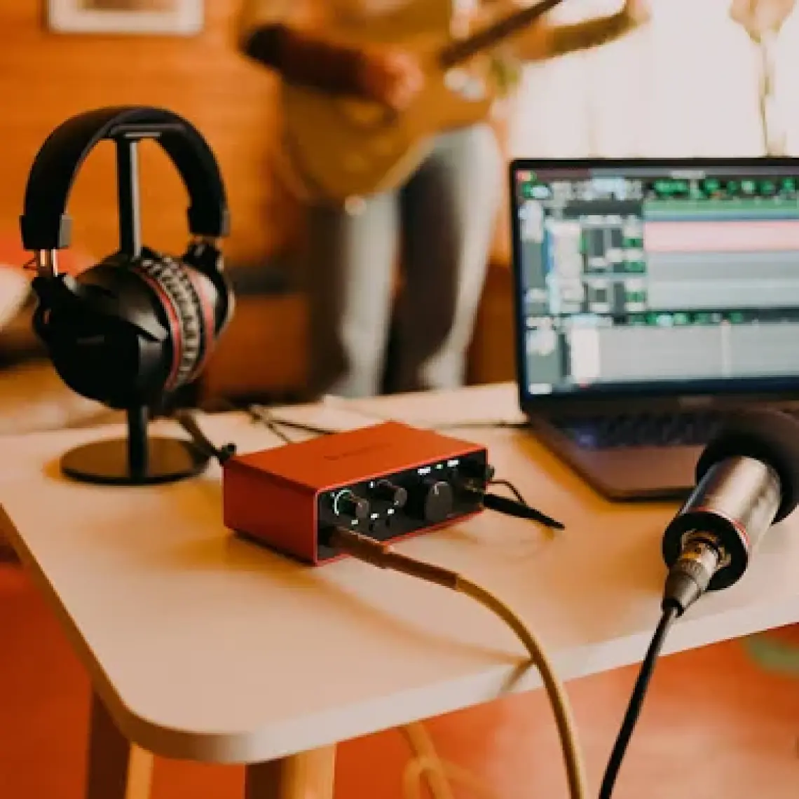 Focusrite Solo Studio Gen 4 Kayıt Paketi
