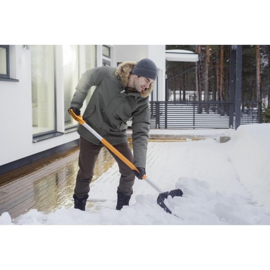 Fiskars 141001-1003468 Snowxpert™ Kar Küreği