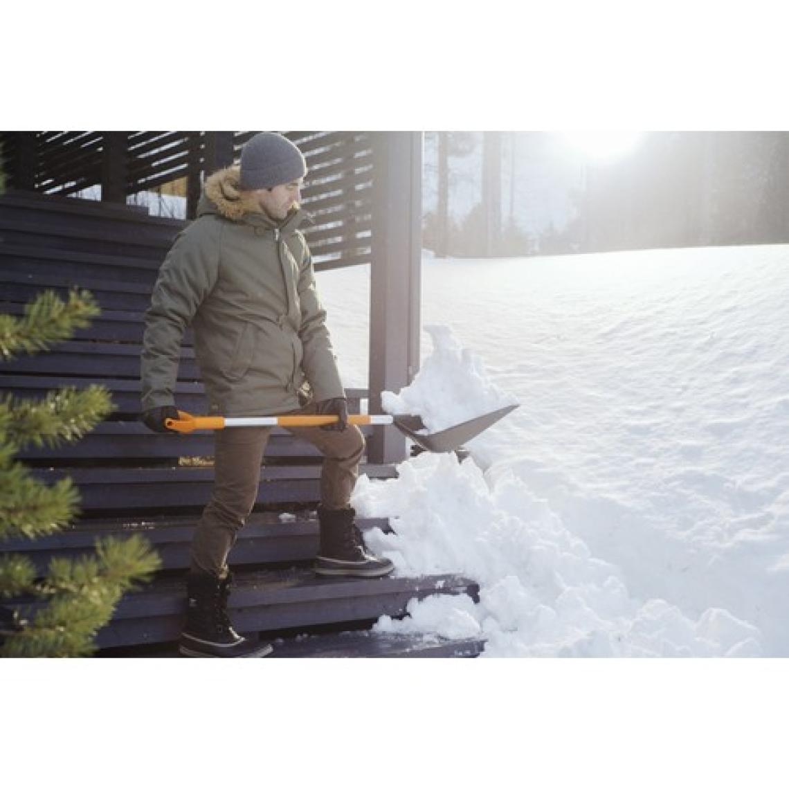 Fiskars 141001-1003468 Snowxpert™ Kar Küreği