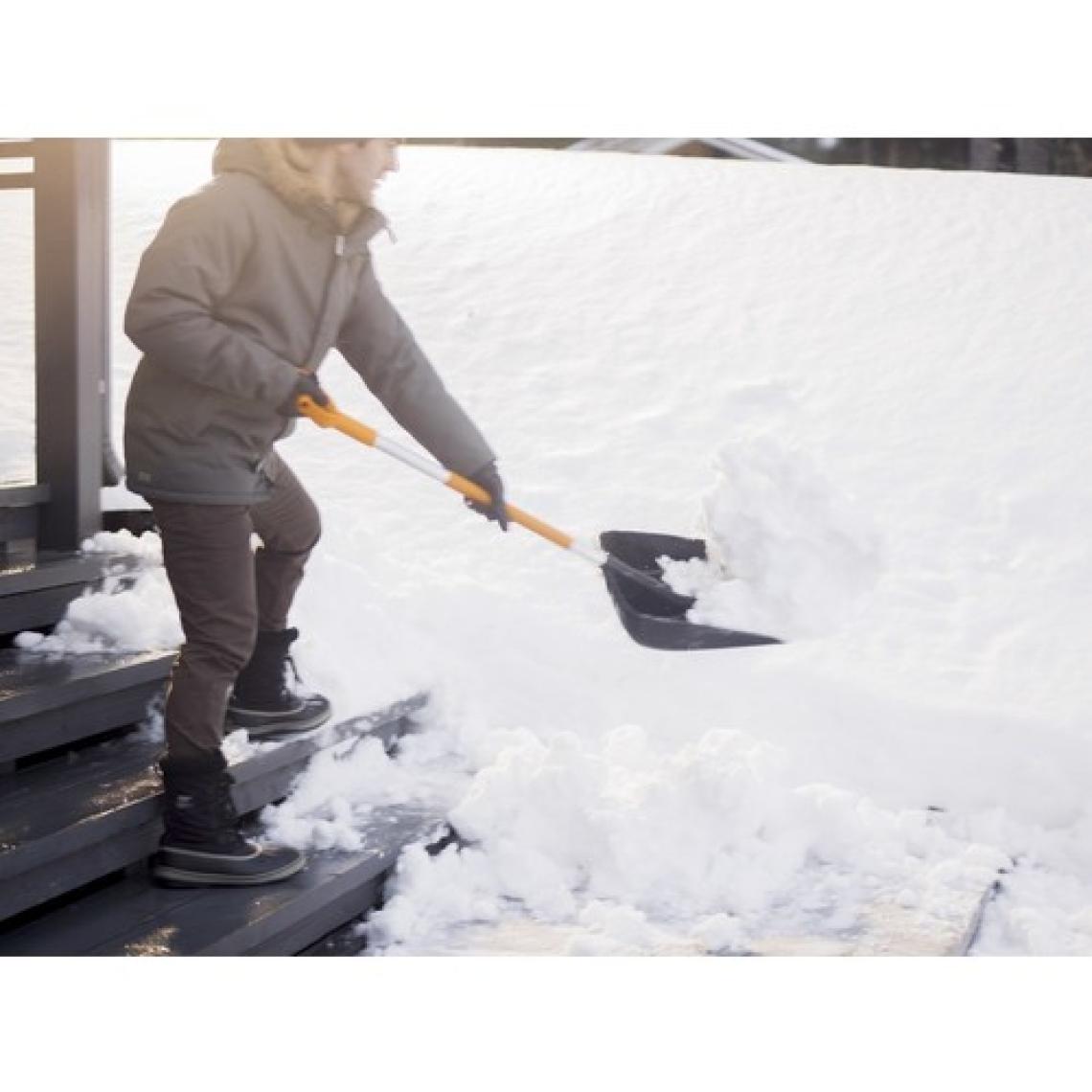 Fiskars 141001-1003468 Snowxpert™ Kar Küreği