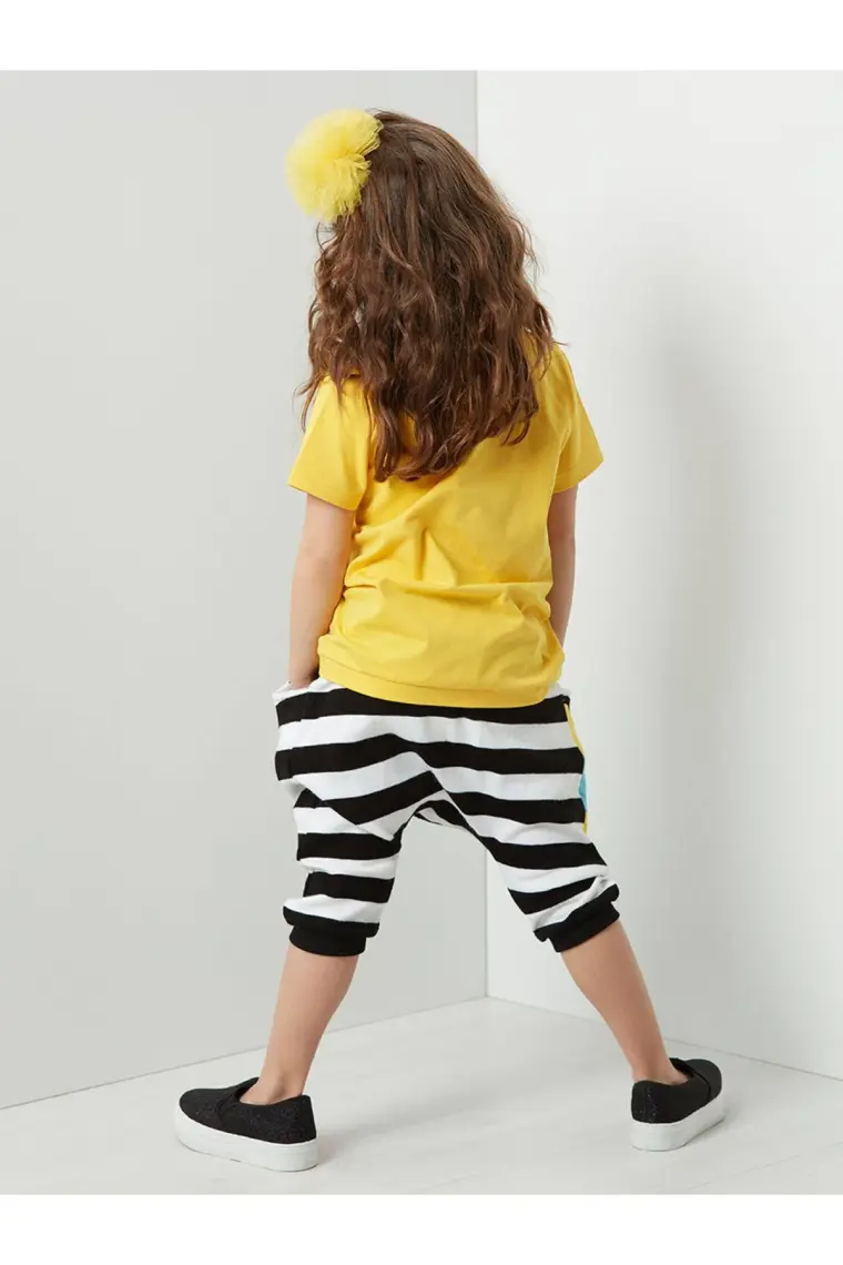 Denokids Vız Vız Maya Kız Çocuk T-shirt Kapri Şort Takım