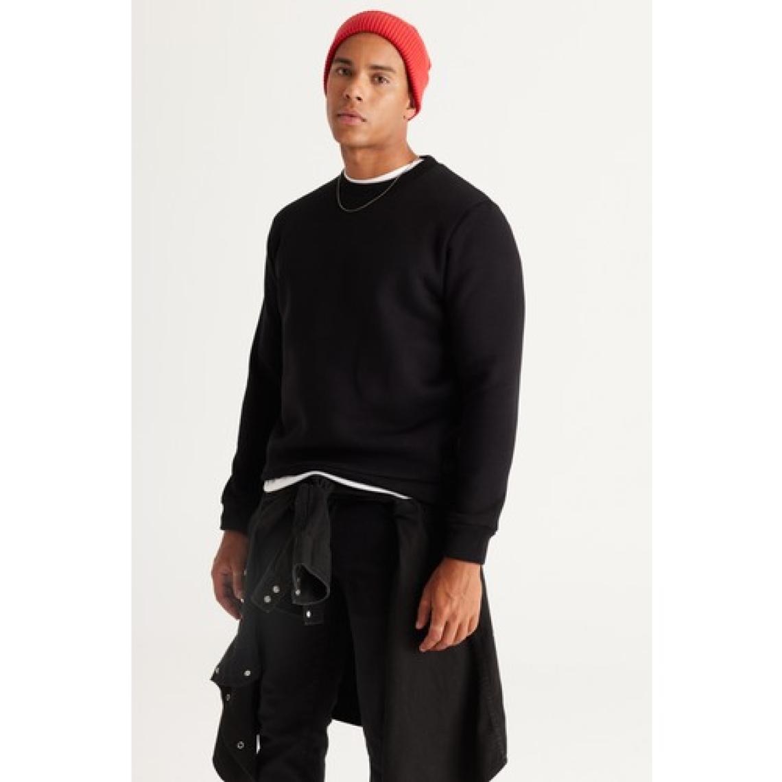 Altınyıldız Classics Erkek Siyah Standart Fit Normal Kesim Içi Polarlı 3 Iplik Bisiklet Yaka Pamuklu Sweatshirt
