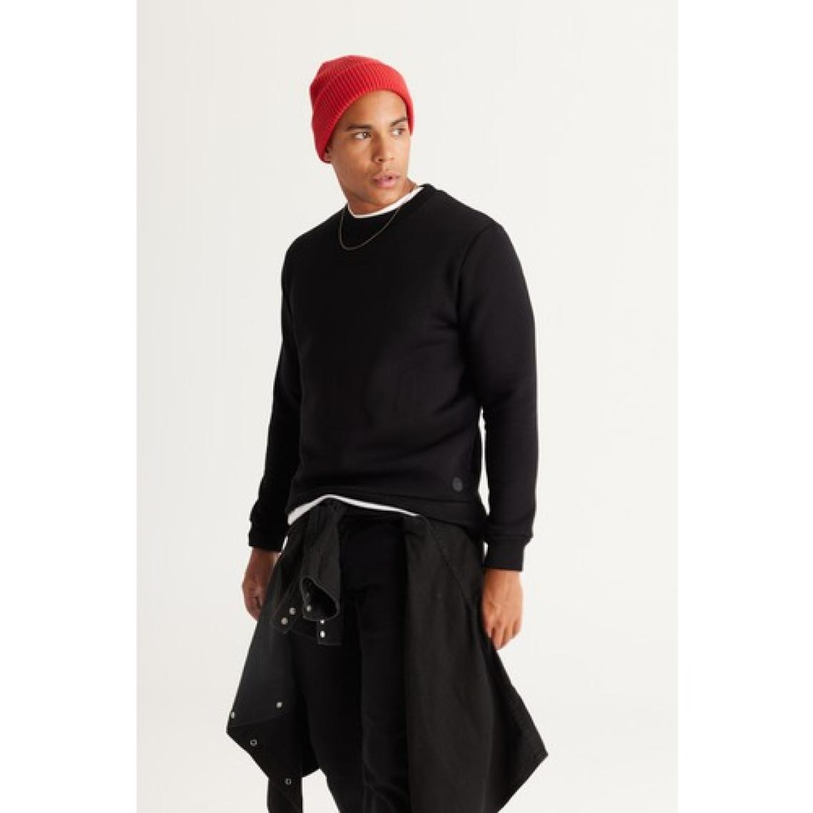 Altınyıldız Classics Erkek Siyah Standart Fit Normal Kesim Içi Polarlı 3 Iplik Bisiklet Yaka Pamuklu Sweatshirt