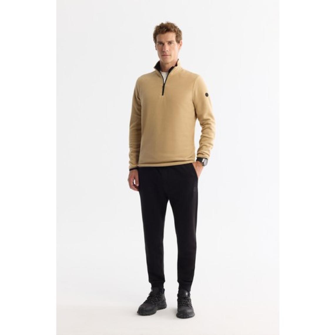Erkek Bej Soğuğa Dayanıklı Yarım Fermuarlı Dik Yaka Polar Sweatshirt E001068