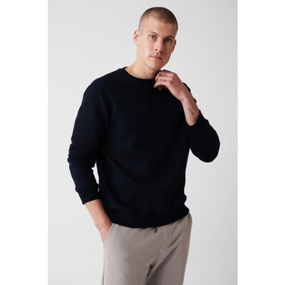 Erkek Lacivert Bisiklet Yaka 3 Iplik Şardonlu Pamuklu Sweatshirt E001017