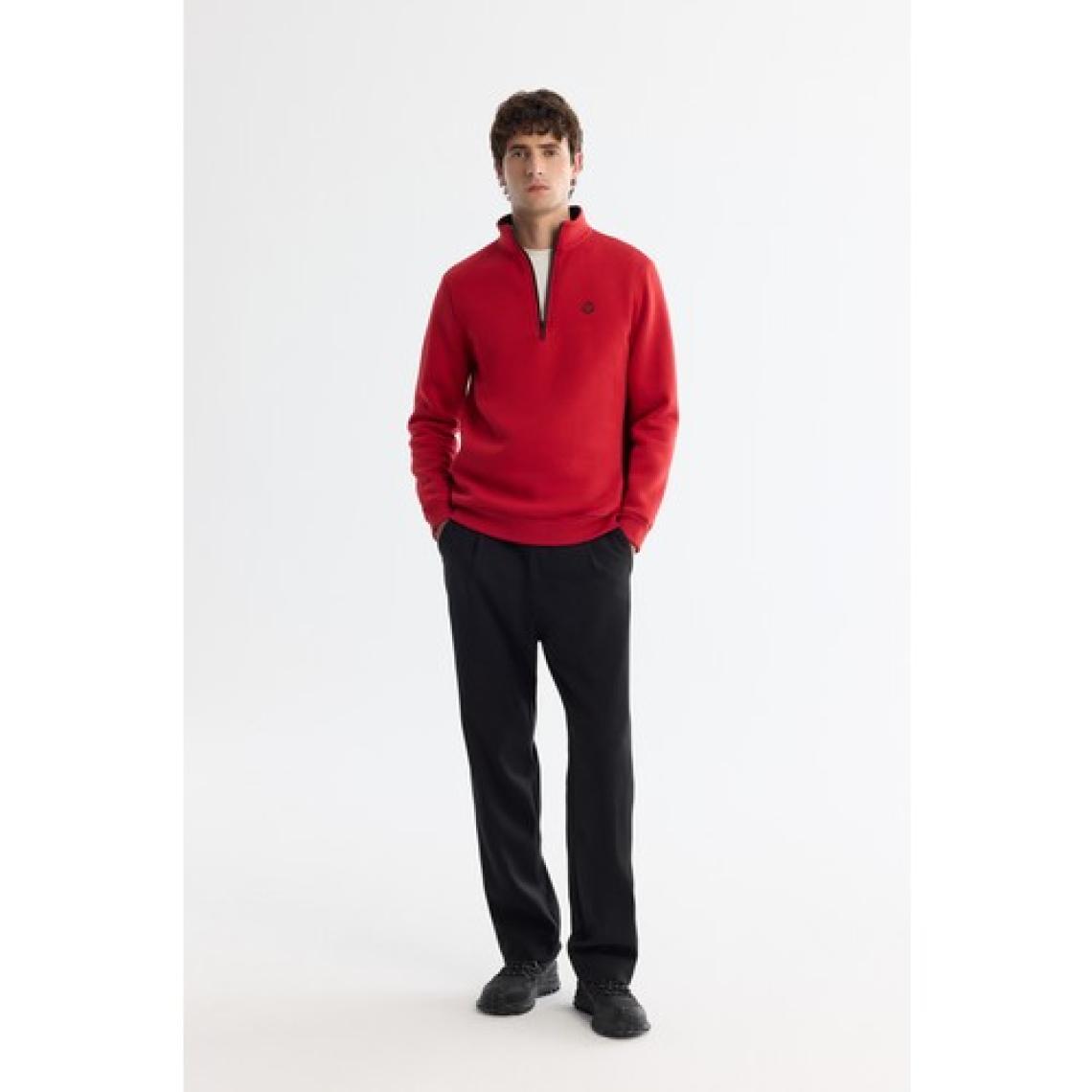 AVVA Erkek Kırmızı Dik Yaka Fermuarlı 3 Iplik Şardonlu Sweatshirt E001020