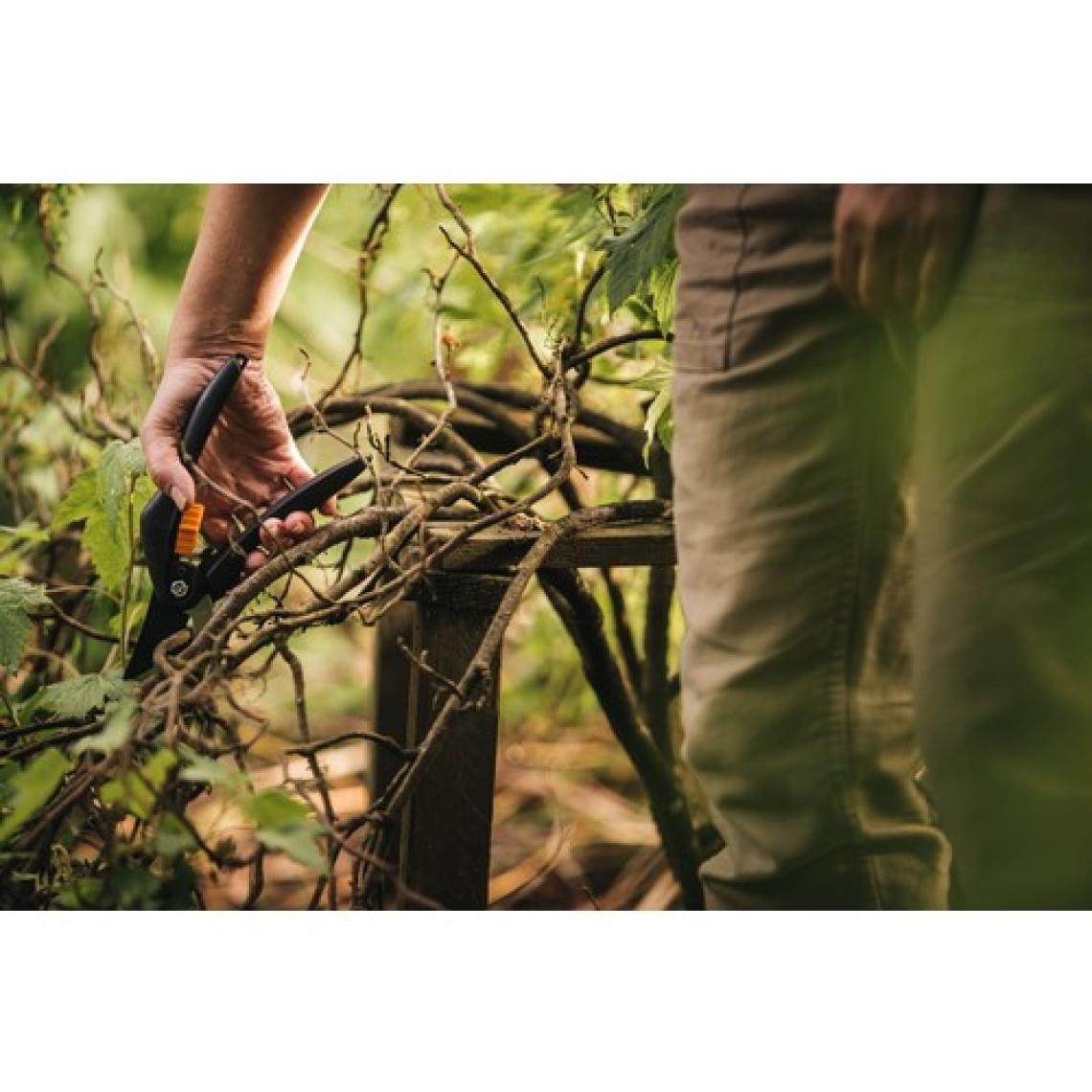 Fiskars 111260-1000567 SingleStep™ Bypass Budama Makası P26