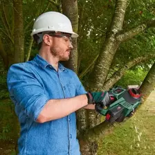 Bosch Universal Chain 18 Volt Akülü Zincirli Ağaç Kesme Makinesi