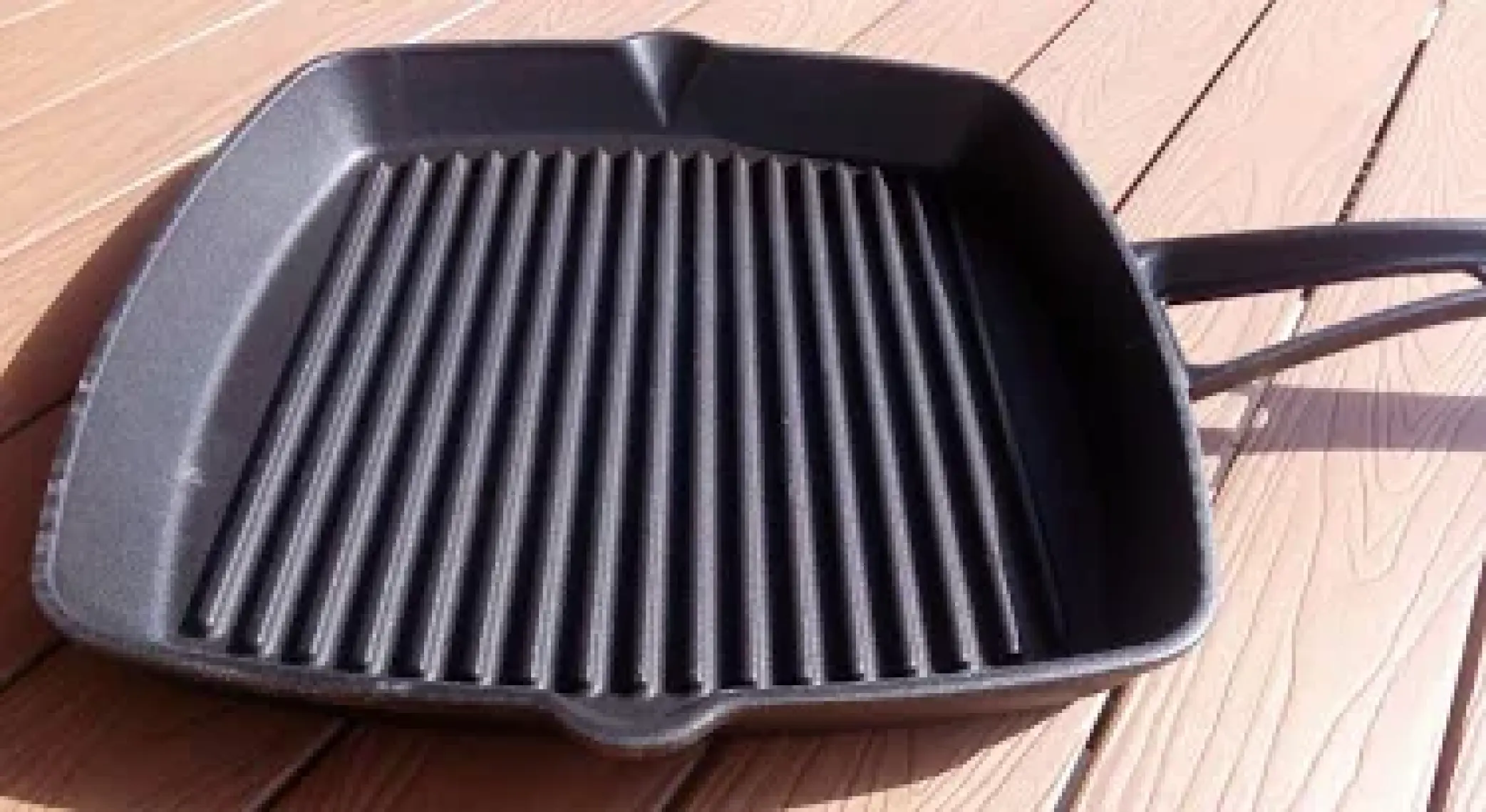 26x26 cm Döküm Demir Emaye Kaplama Izgara Tava - Metal Saplı, Isıyı Eşit Dağıtan Sağlıklı Pişirme