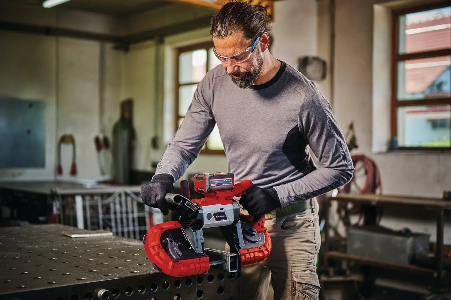 Einhell TE-MB 18/127 Li-Solo Power X-Change Akülü Şerit Testere (18 V, 115 mm Kesim Yüksekliği, 127 mm Kesim Genişliği, Taban, LED Aydınlatma, Metal için  2x Şerit, Akü dahil değildir) - 4504216