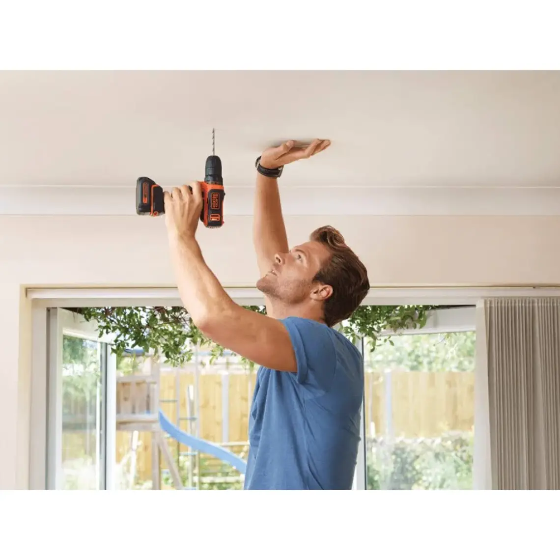 Black & Decker BDCDD12BAFC-QW 10.8V 1.5Ah Li-Ion Şarjlı Matkap Vidalama,Taşıma Çantası,100 Parça Aks. Seti